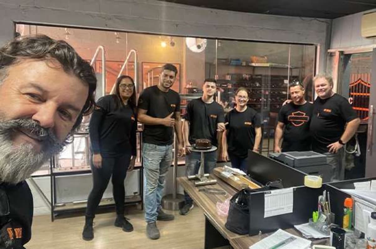 Equipe e fábrica da Mec Metais